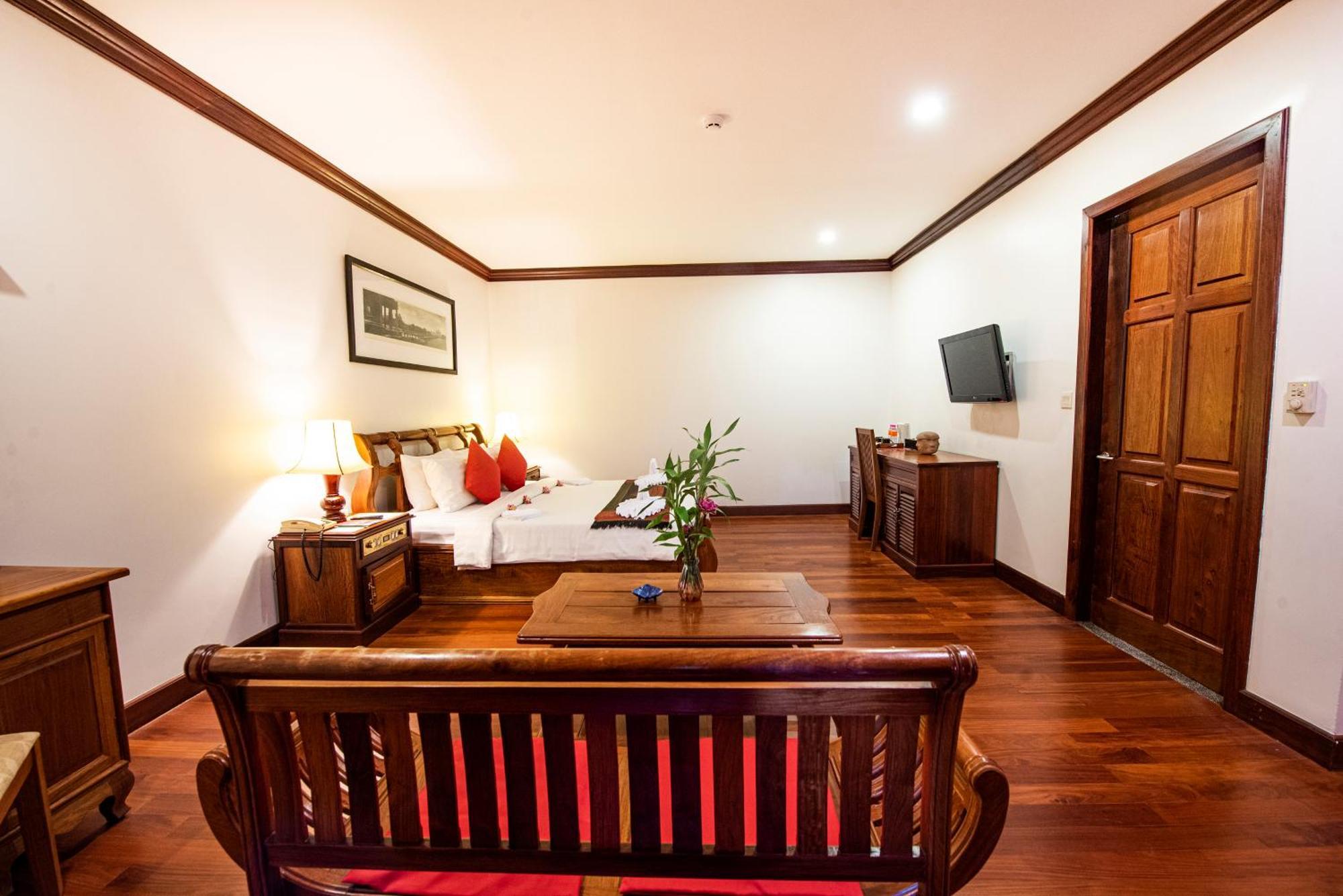 The By Royal Crown 4*