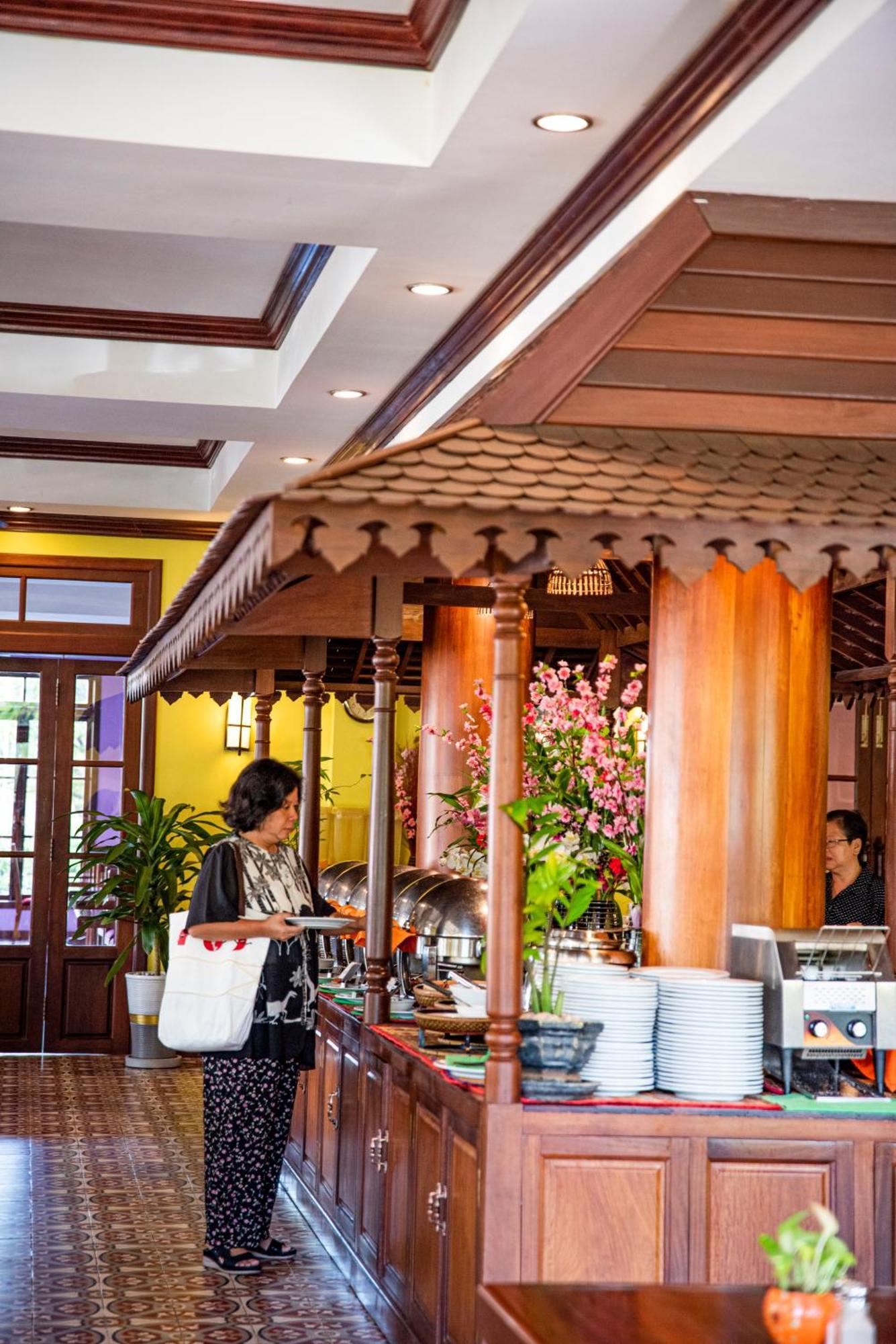 The By Royal Crown Hotel