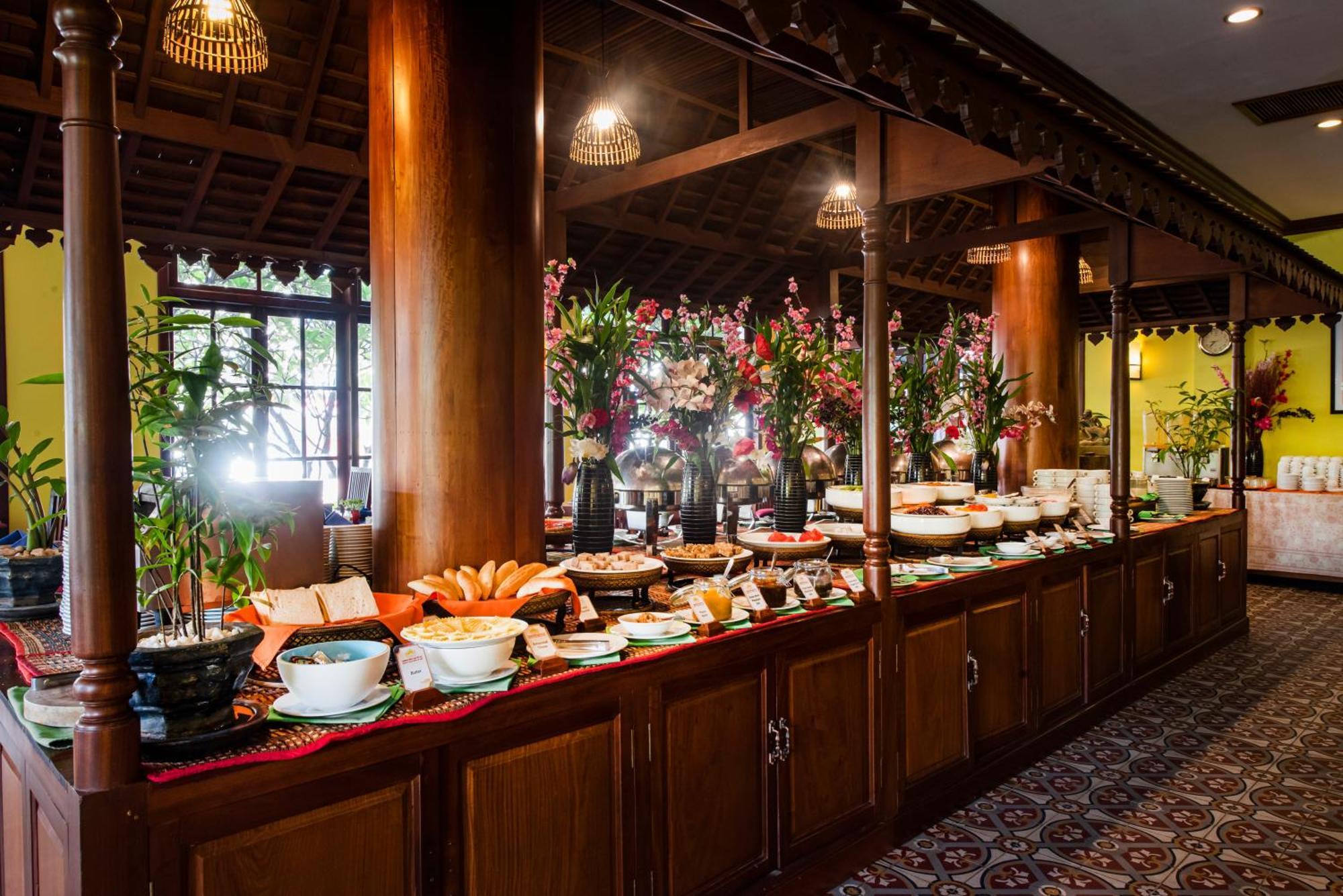 Hotel The By Royal Crown 4*