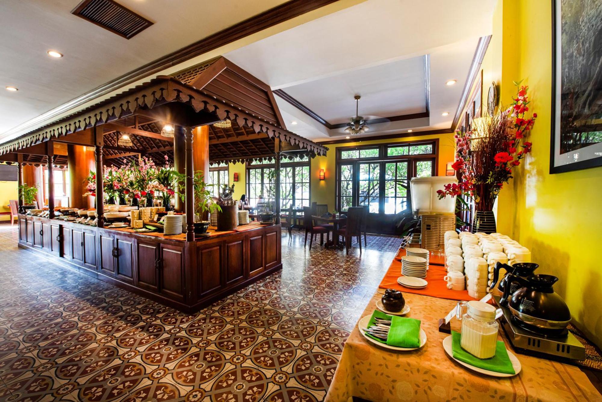 Hotel The By Royal Crown 4*