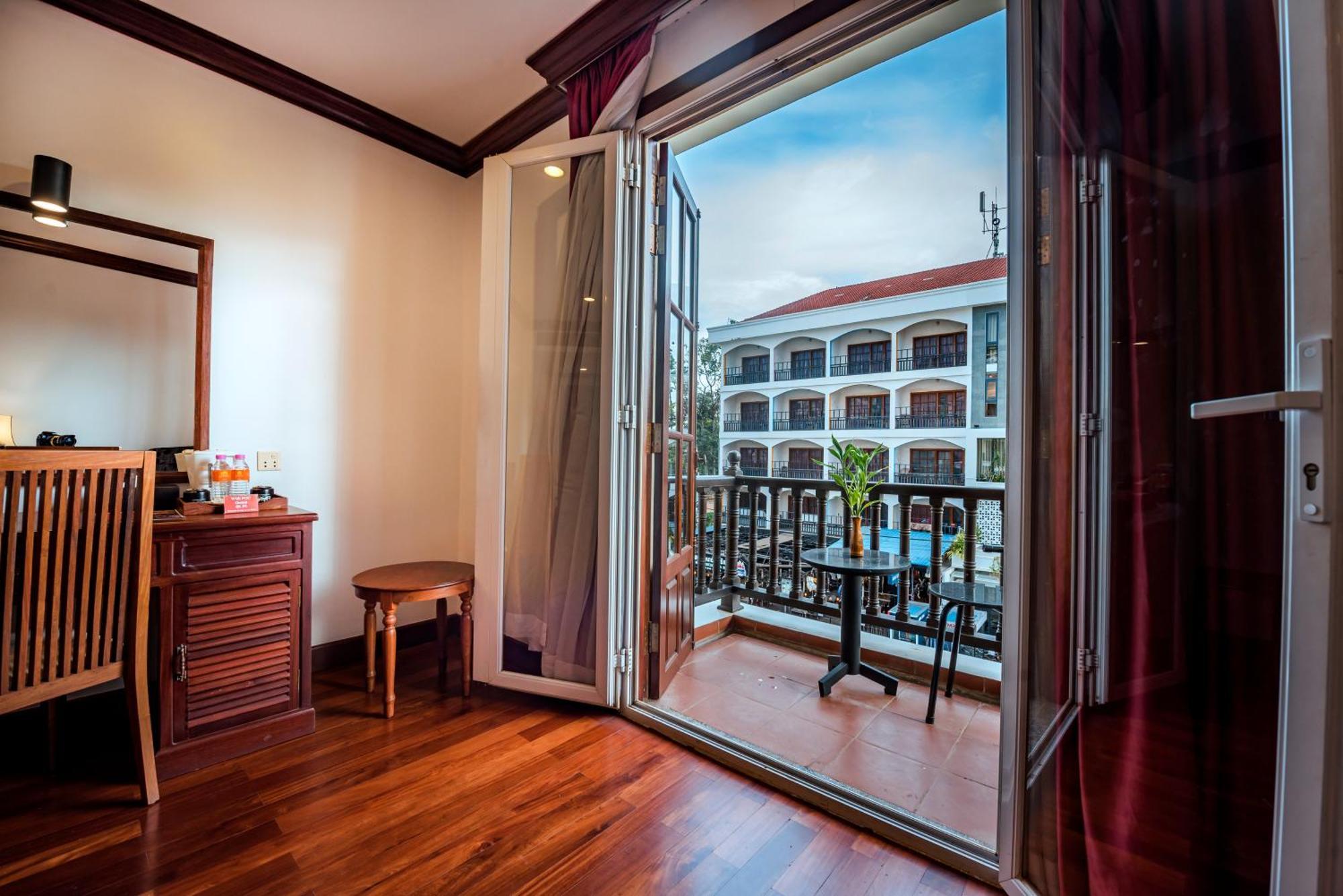 The By Royal Crown Hotel 4*