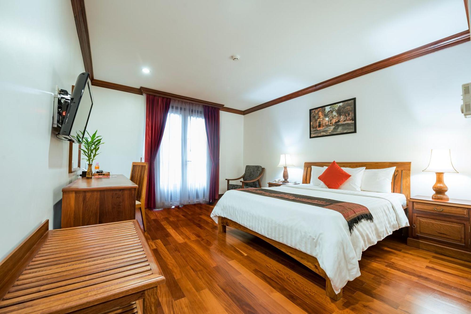 The By Royal Crown 4*