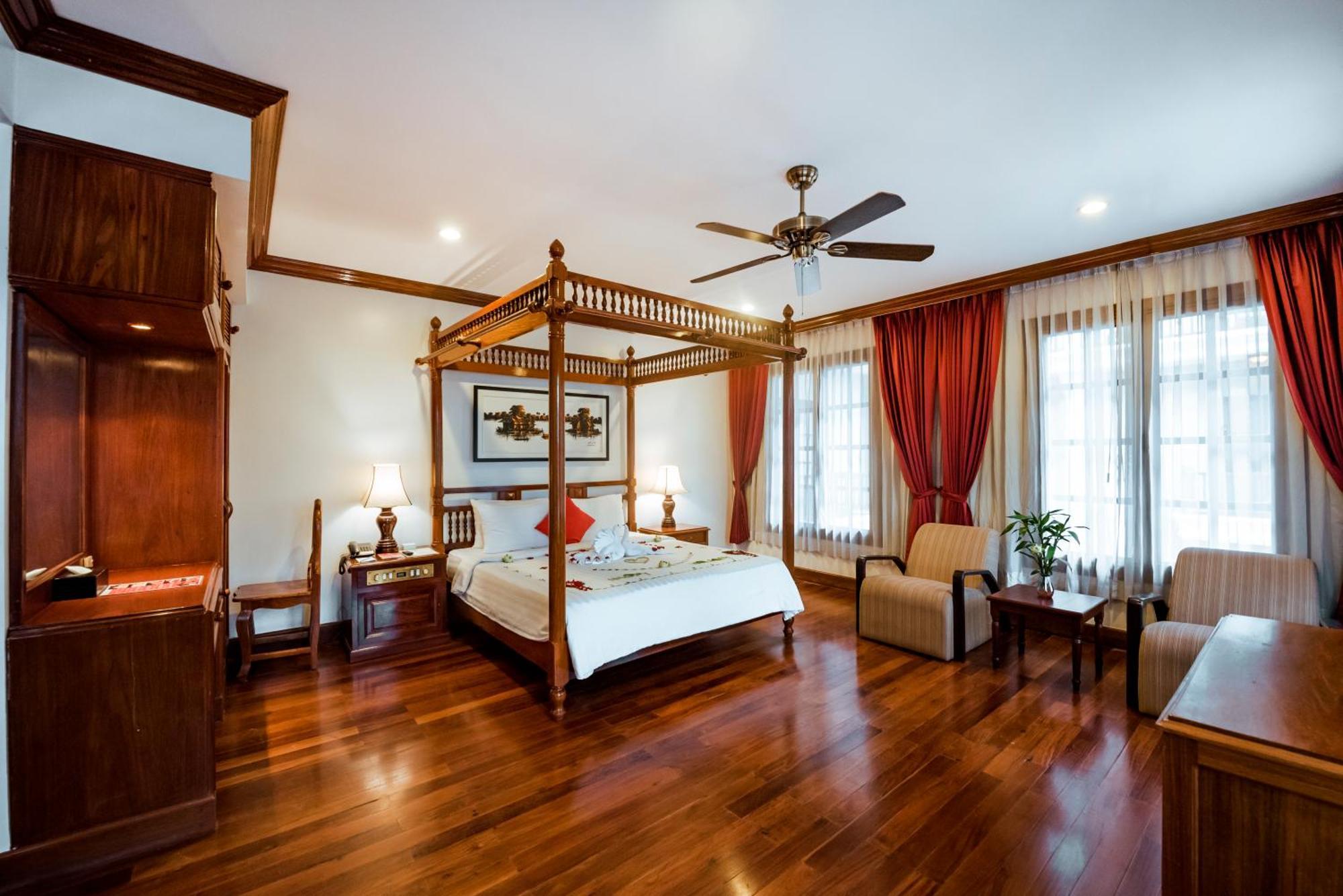 The By Royal Crown Hotel