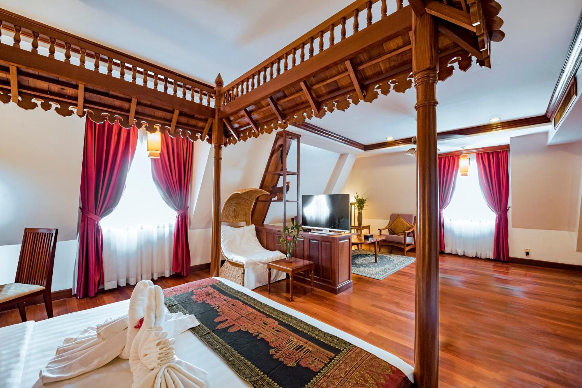 The By Royal Crown Hotel