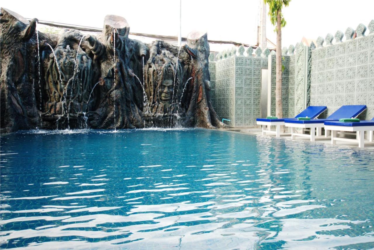 Hotel The By Royal Crown 4*