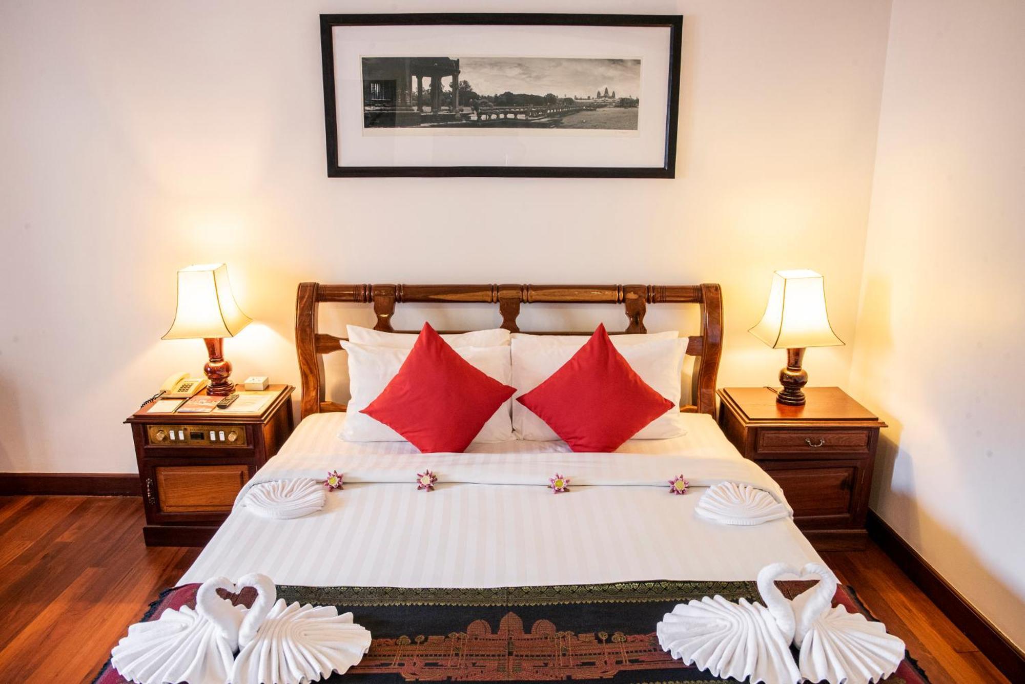The By Royal Crown 4*